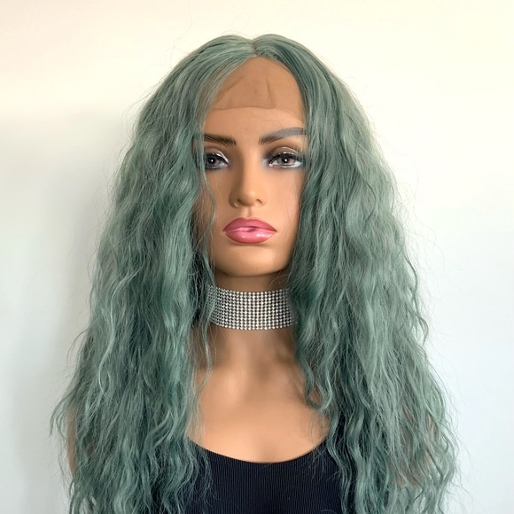 Very Pretty 26” Pearl Green Premium Synthetic Fiber Lace Front Wig - Picture 1 of 13